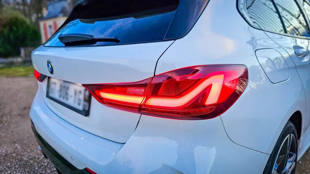 BMW 118i DKG7 Pack M Cockpit ,HUD Affichage tête haute / Harman Kardon