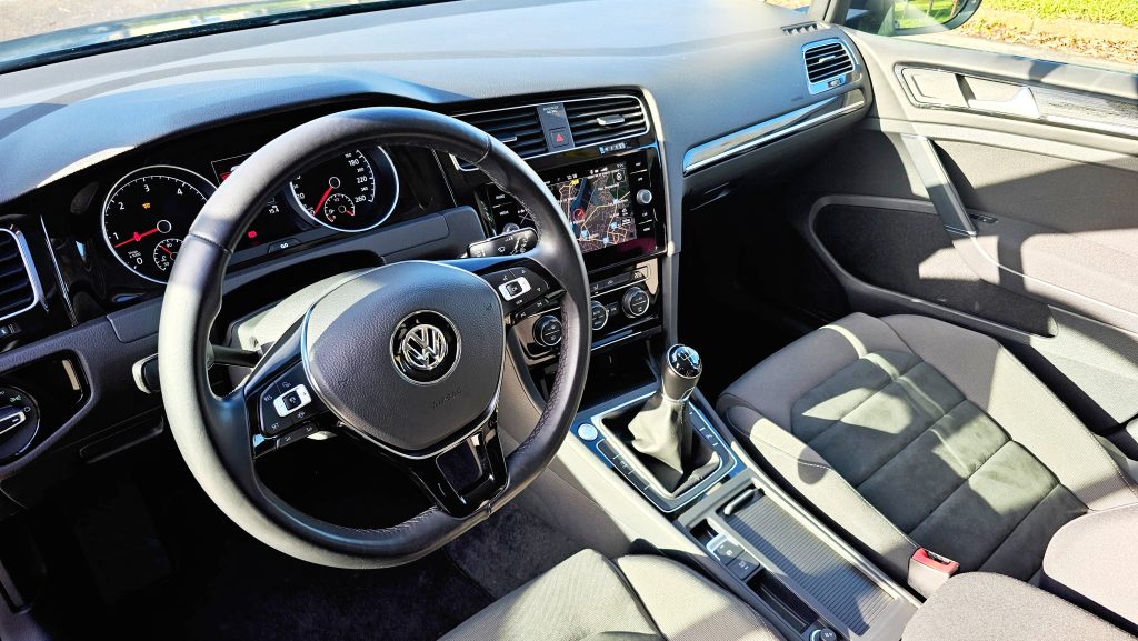 Volkswagen GOLF 1.6 TDI 115 BVM5 CARAT